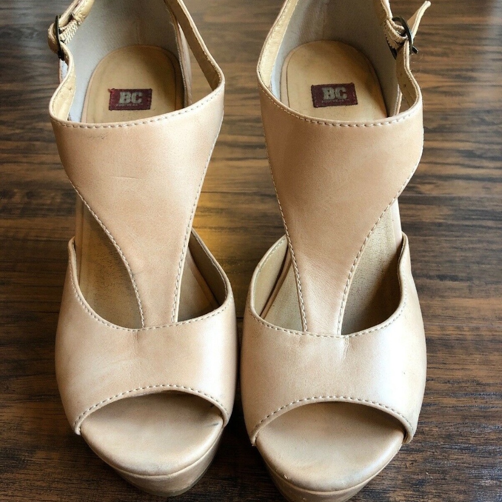 BC FOOTWEAR Nude Size 7.5 Toe Wedge Sandal